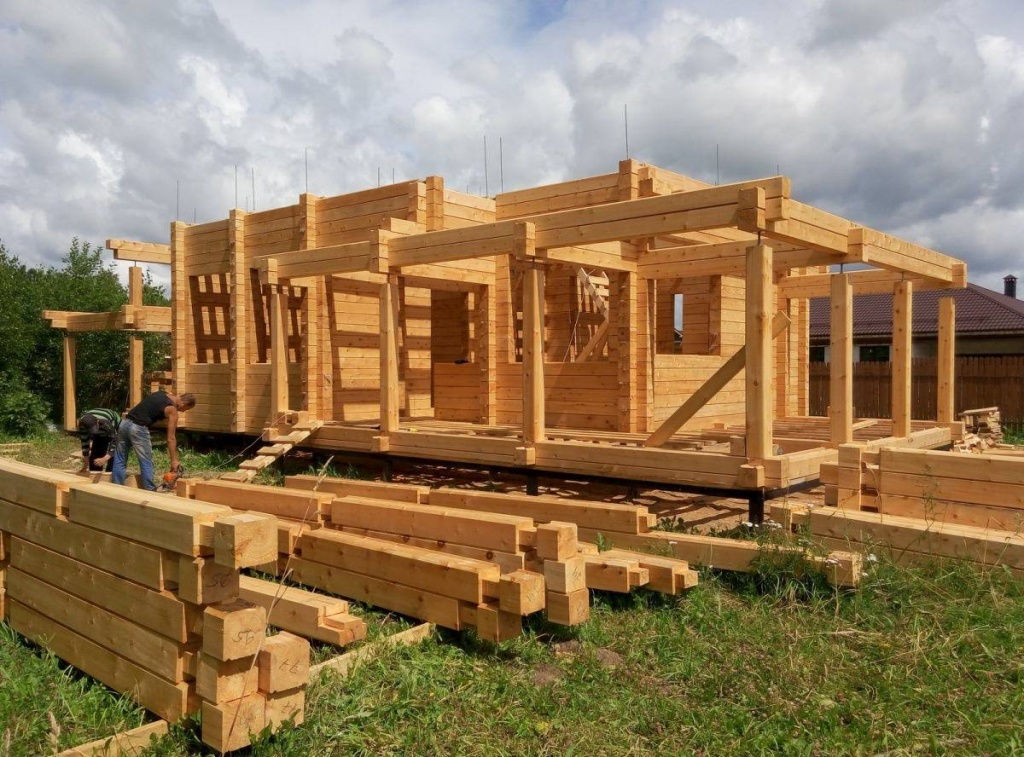 Строительство деревянного дома в лесу. Релакс видео | Пикабу